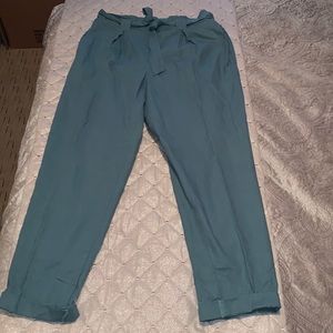 Chelsea and violet medium women’s capris pants